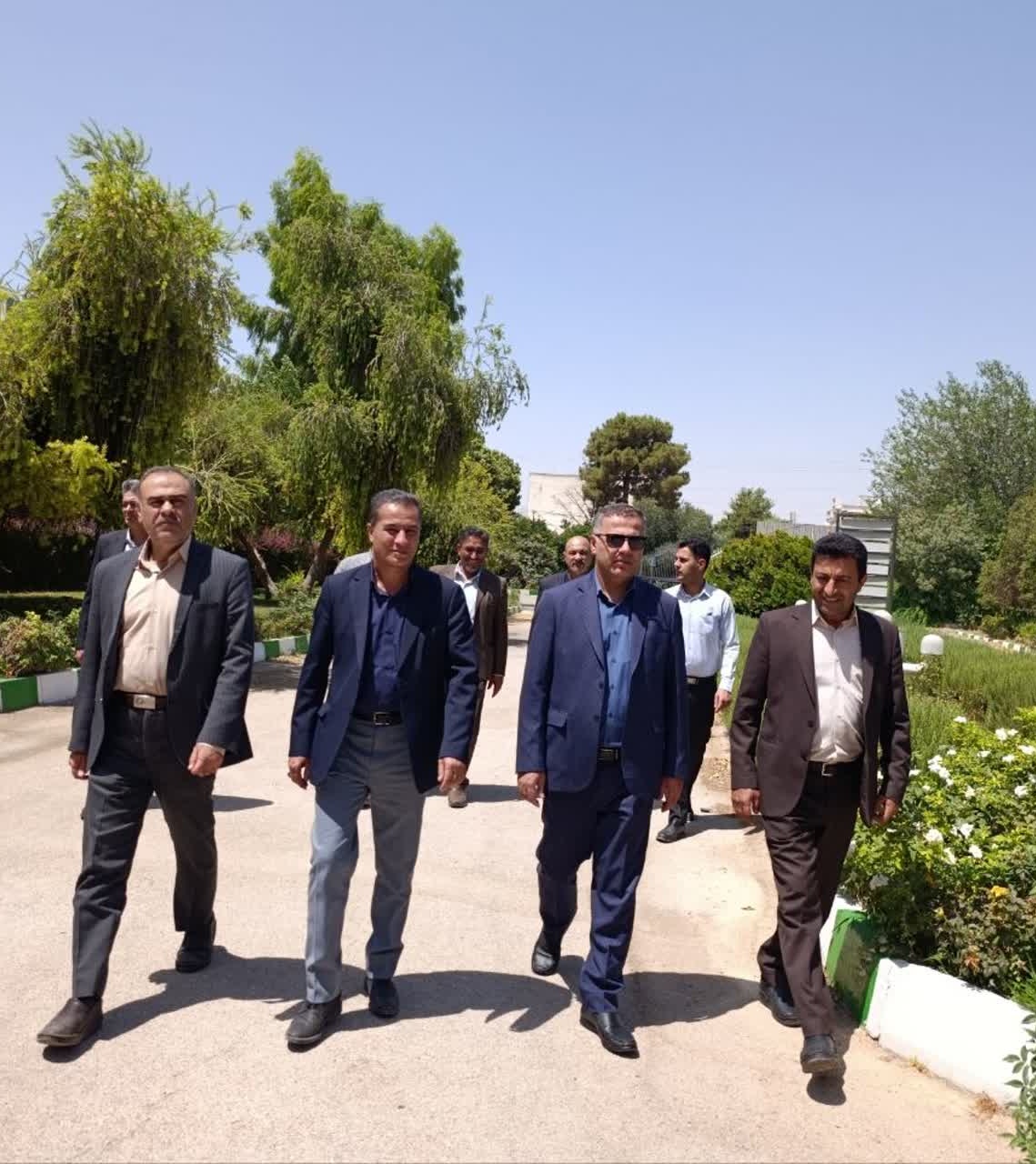 در بازدید شهردار منطقه ۱۱ شیراز از  تحقیقات و آموزش کشاورزی و منابع طبیعی فارس، زمینه‌های تعامل دوجانبه بررسی شد