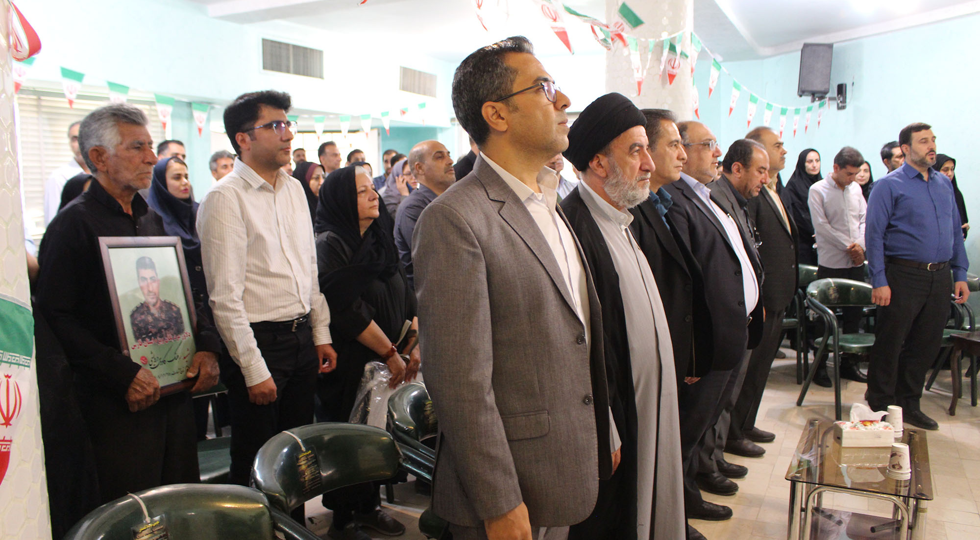 تجلیل از خانواده شهدای جنگ رمضان در مرکز تحقیقات و آموزش کشاورزی فارس