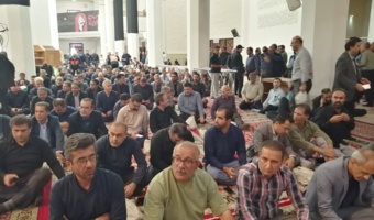 همزمان با آیین سراسری تشییع قائد شهید، کارکنان دولت در فارس با حضور در حرم مطهر شاهچراغ(ع)، کارکنان مرکز تحقیقات کشاورزی فارس با آرمان‌های امام شهید تجدید پیمان کردند