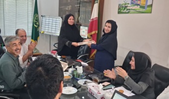 لوح تقدیر رئیس سازمان جهاد کشاورزی استان فارس به محققین مرکز تحقیقات و آموزش کشاورزی و منابع طبیعی استان فارس اهدا شد