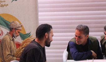 برپایی میز خدمت مرکز تحقیقات و آموزش کشاورزی و منابع طبیعی استان فارس با حضور رئیس مرکز