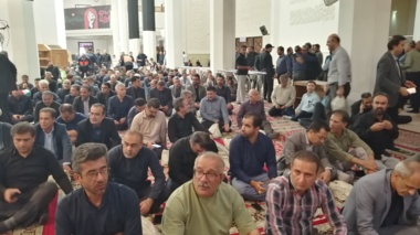 همزمان با آیین سراسری تشییع قائد شهید، کارکنان دولت در فارس با حضور در حرم مطهر شاهچراغ(ع)، کارکنان مرکز تحقیقات کشاورزی فارس با آرمان‌های امام شهید تجدید پیمان کردند