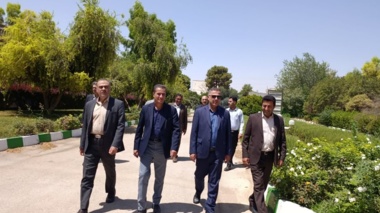 در بازدید شهردار منطقه ۱۱ شیراز از  تحقیقات و آموزش کشاورزی و منابع طبیعی فارس، زمینه‌های تعامل دوجانبه بررسی شد
