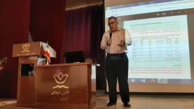 با حضور پژوهشگران مرکز تحقیقات و آموزش کشاورزی و منابع طبیعی استان فارس؛ کارگاه تخصصی مدیریت تلفیقی باغ‌های انجیر و انگور در فیروزآباد برگزار شد