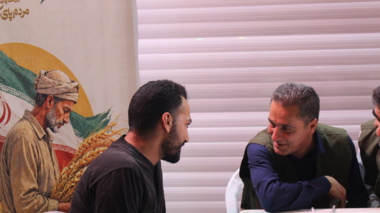 برپایی میز خدمت مرکز تحقیقات و آموزش کشاورزی و منابع طبیعی استان فارس با حضور رئیس مرکز