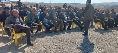 عملیات " کیل گیری" گندم در راستای انتخاب بهره بردار نمونه با تشریح نکات فنی و توضیحات مبسوط منوچهر دست فال، پژوهشگر محقق مروج ارشد و محقق غلات ایستگاه تحقیقات کشاورزی و منابع طبیعی داراب