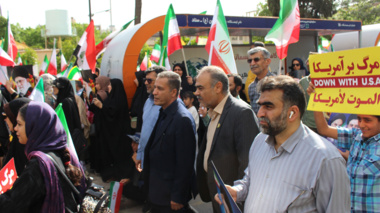 تجدید پیمان با آرمان‌های انقلاب؛ رئیس و کارکنان مرکز تحقیقات و آموزش کشاورزی و منابع طبیعی فارس، دوشادوش ملت در راهپیمایی ولادت امام رضا (ع)