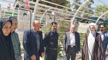 ادای احترام به مقام شهدا؛ معاونان و کارکنان مرکز تحقیقات و آموزش کشاورزی و منابع طبیعی فارس در آیین گلباران گلزار شهدا حضور یافتند
