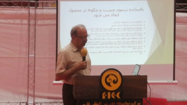 آموزش مصرف اصولی سموم در نمایشگاه کشاورزی فارس